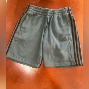 Adidas Men's  Athletic Shorts size médium